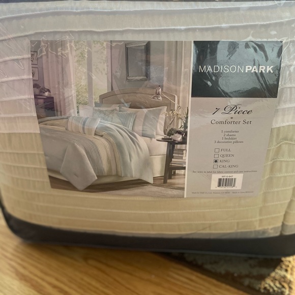 Madison Park Other - King size Bed 7 Piece Comforter Set